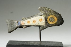 Fiskens fibula, 2.-3. århundrede e.Kr. (bronze med indlagt emalje)